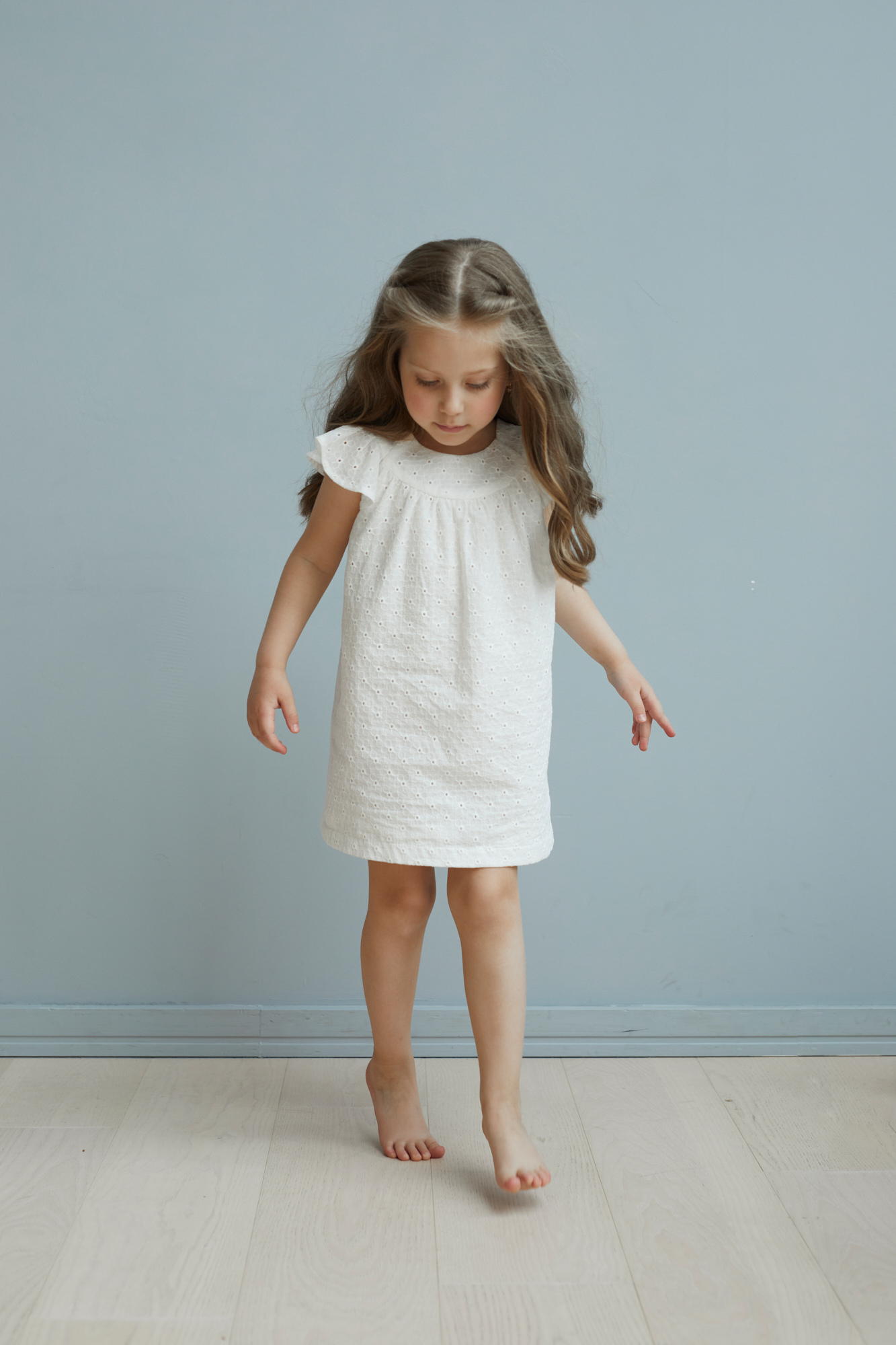 Платье с крылышками на кокетке, белое