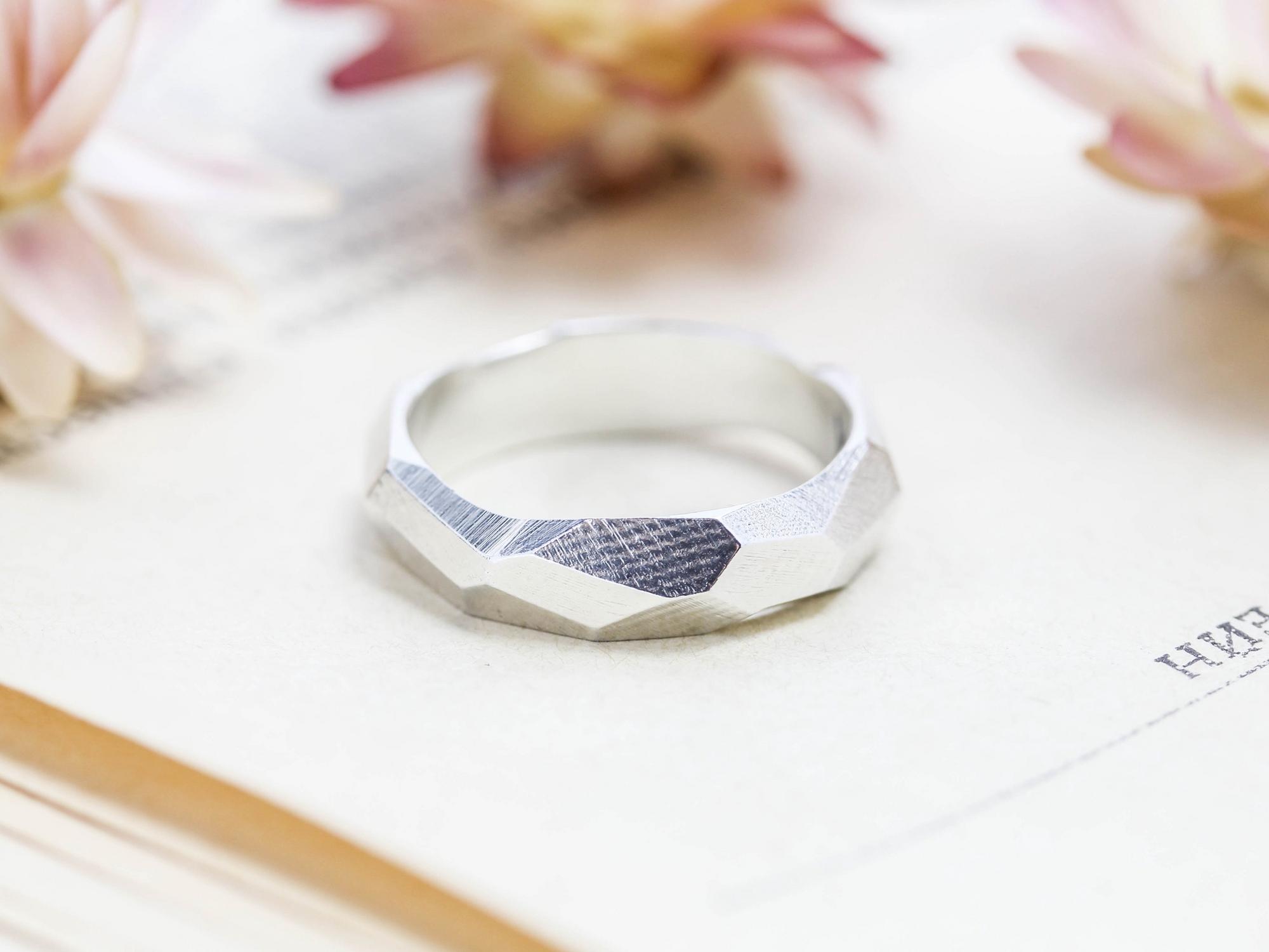 КОЛЬЦО ГРУБЫЕ ГРАНИ, светлое