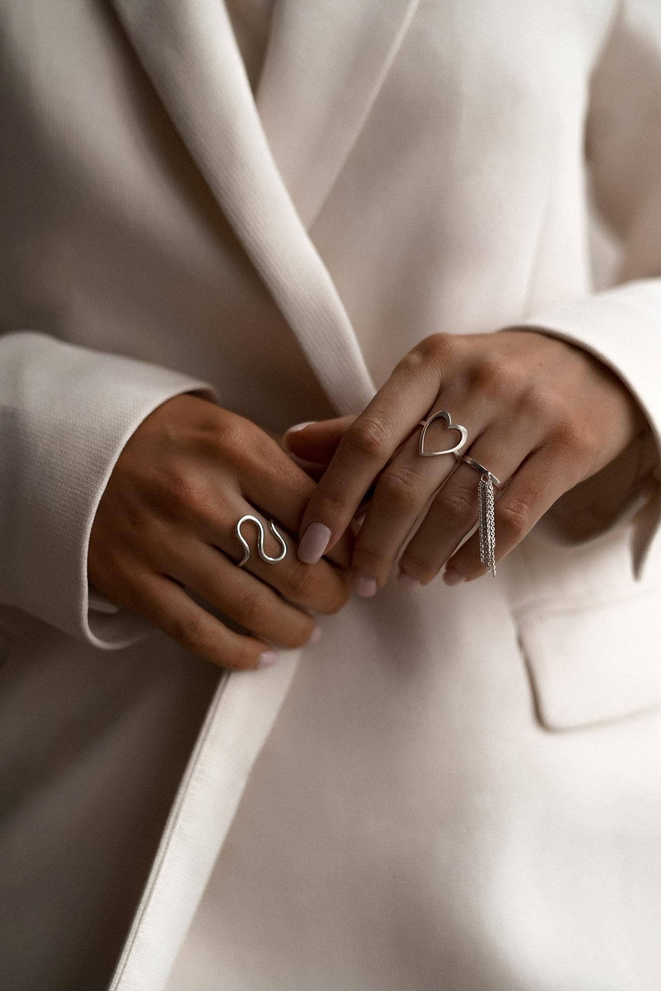 Серебряное узкое кольцо "Сердце"