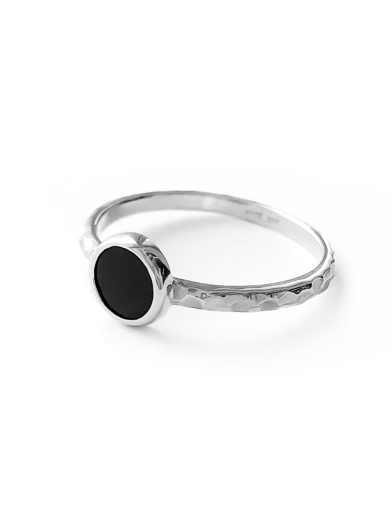 Серебряное узкое кольцо "Black" с ониксом