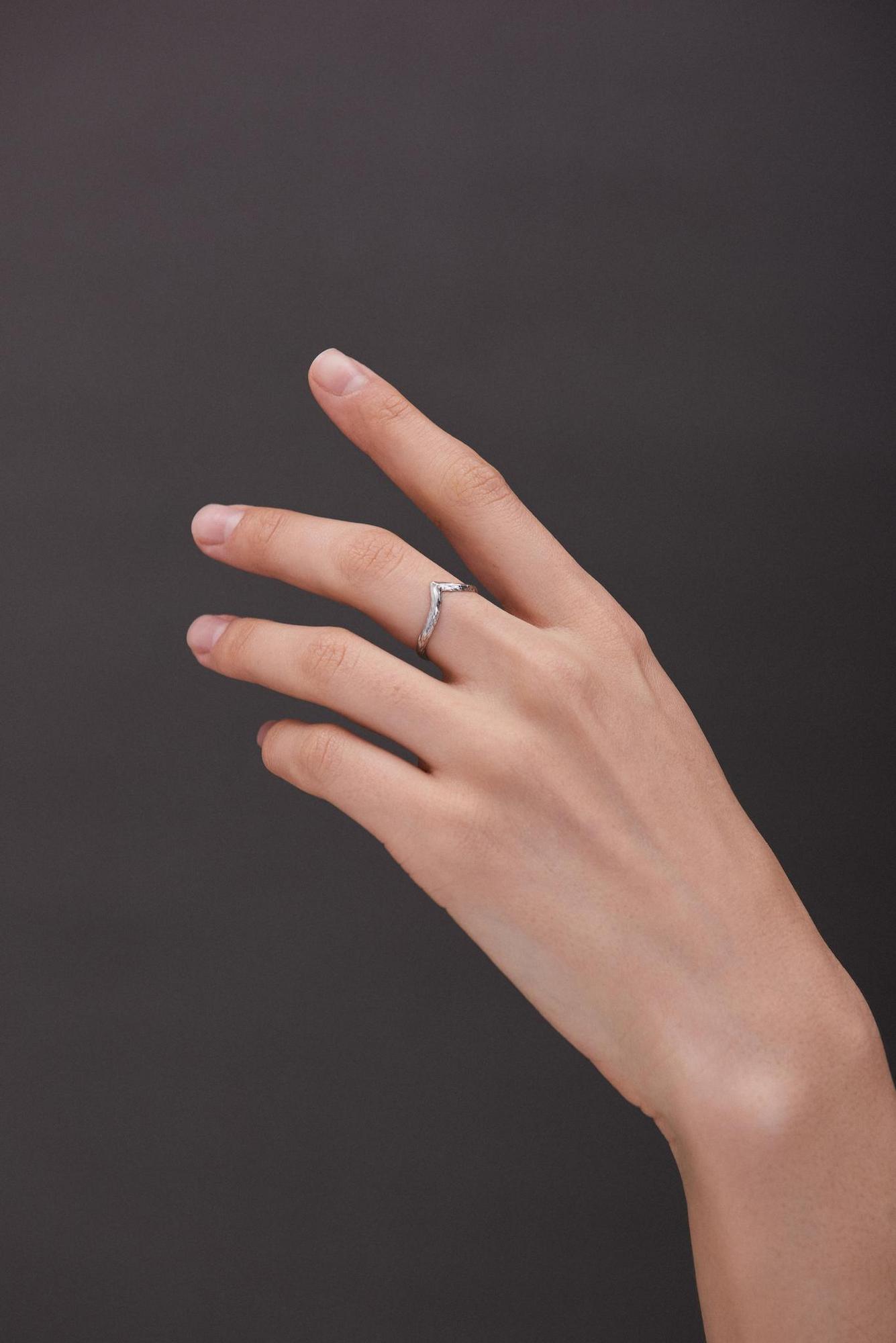 Кольцо V фактурное