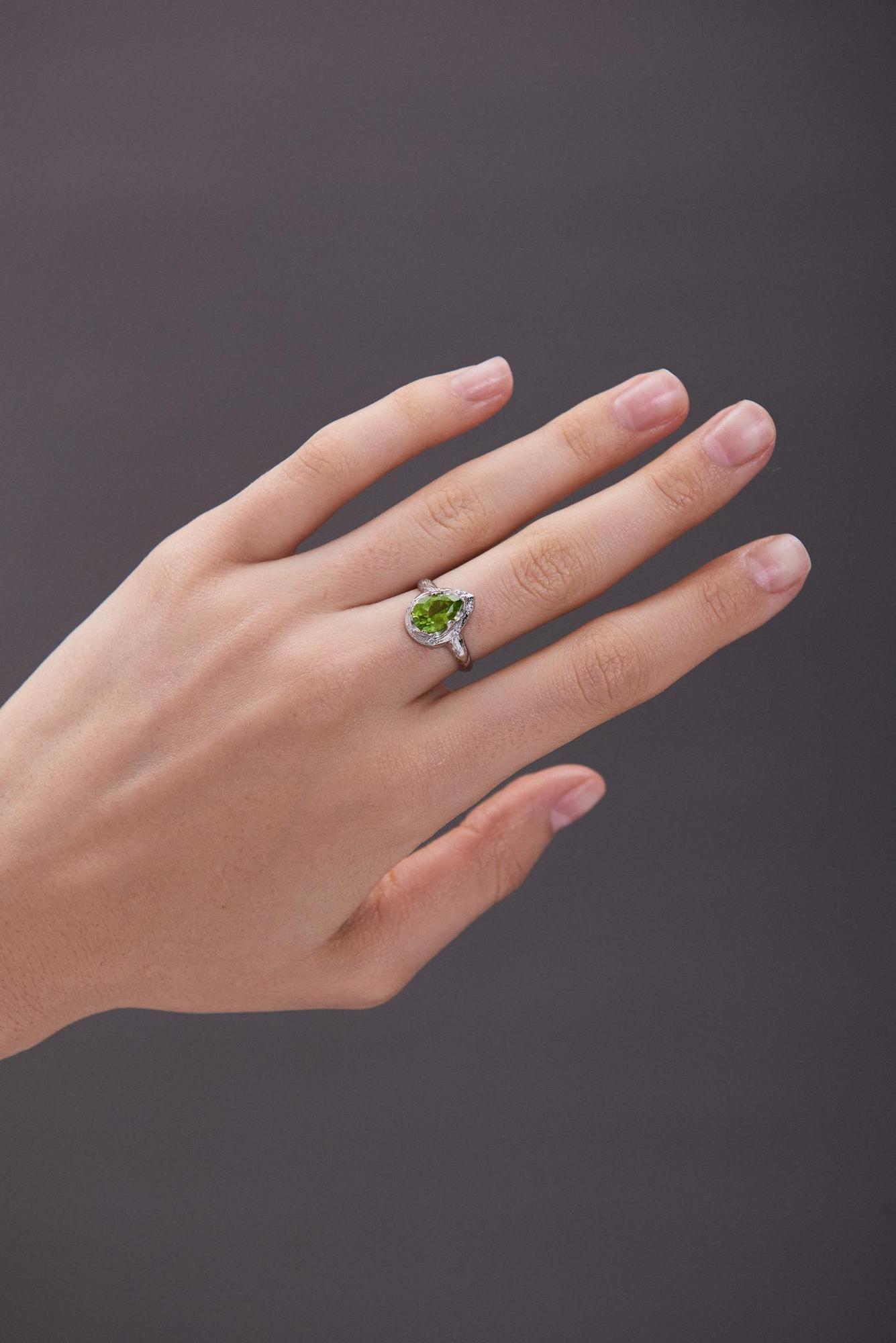 Кольцо Crystal Drop с хризолитом