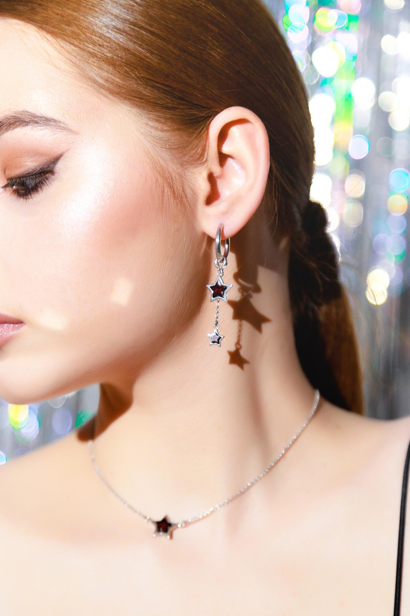 Серьги с натуральным янтарем и подвесом "звезды"