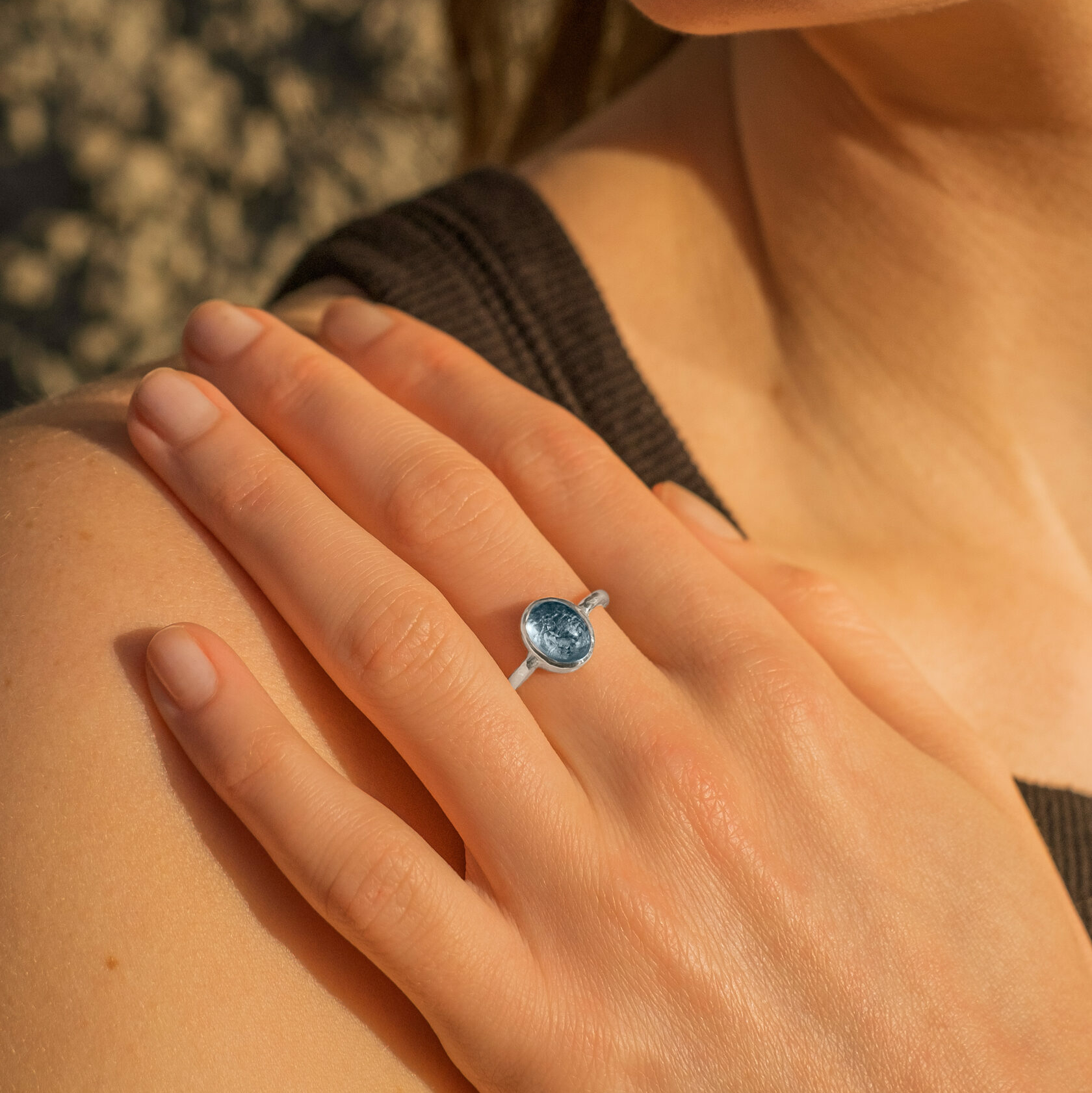 Кольцо с голубым топазом