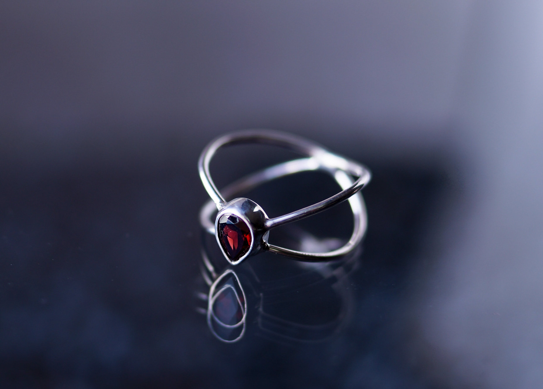 КОЛЬЦО БЕСКОНЕЧНОСТЬ С ГРАНАТОМ