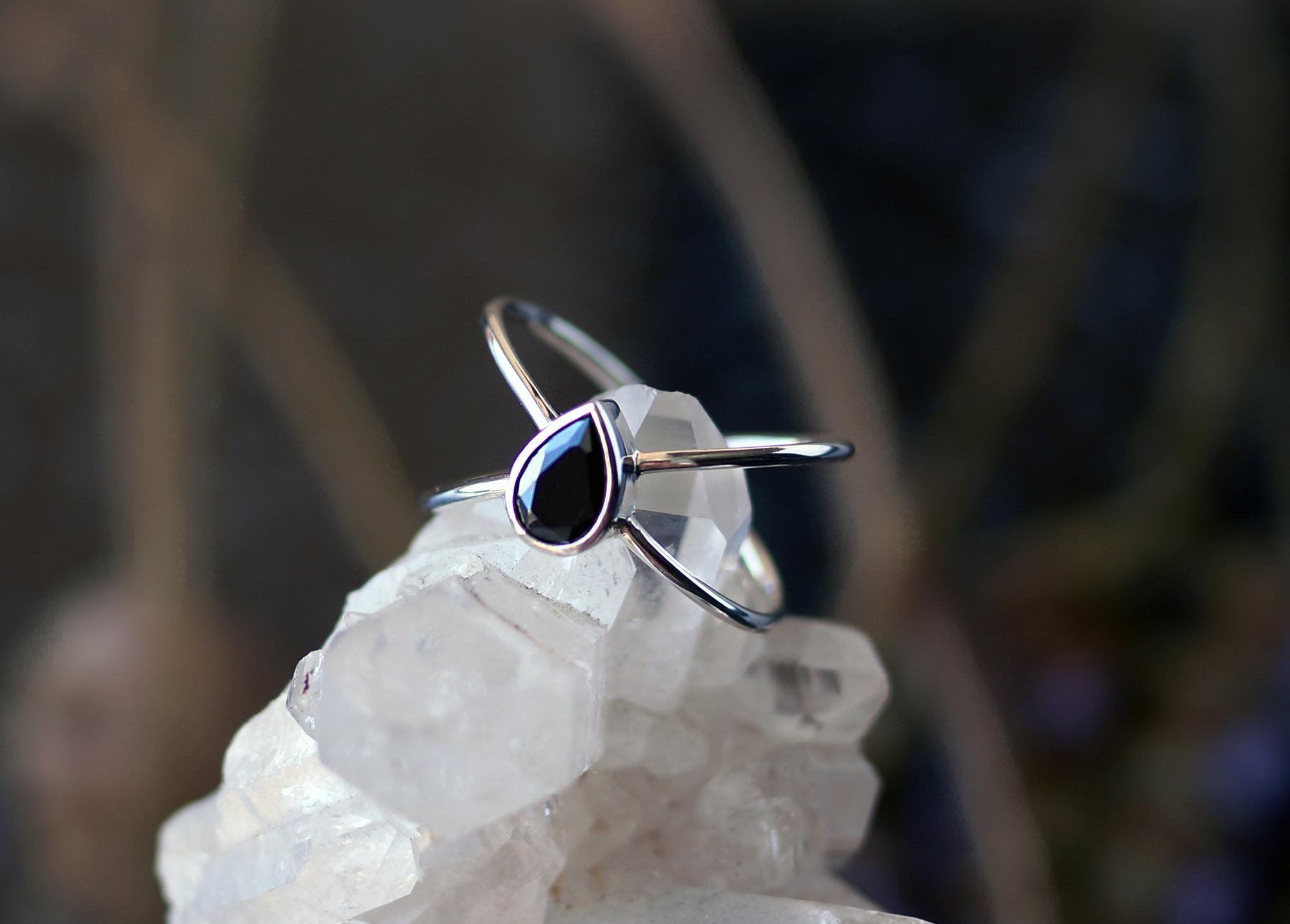 КОЛЬЦО БЕСКОНЕЧНОСТЬ С ЧЕРНЫМ ФИАНИТОМ