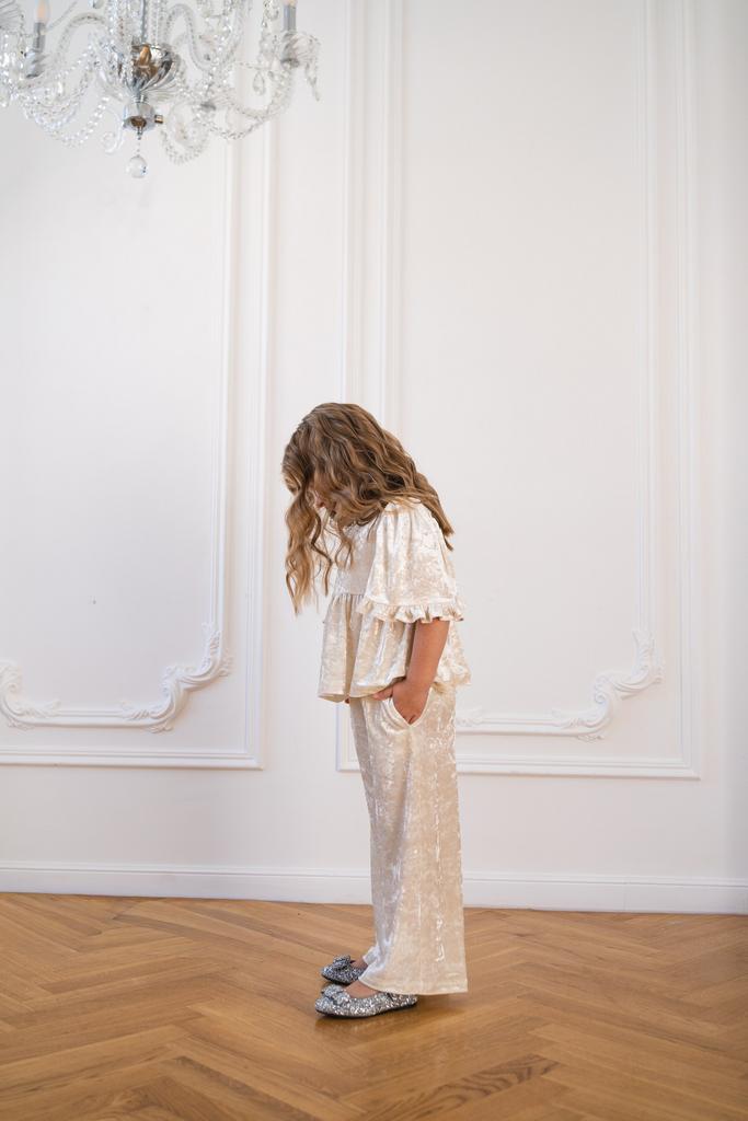 Костюм из молочного бархата