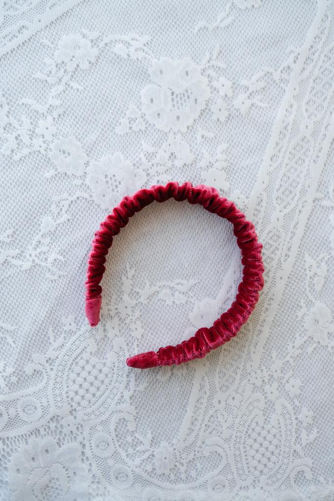 Ободок из красного бархата