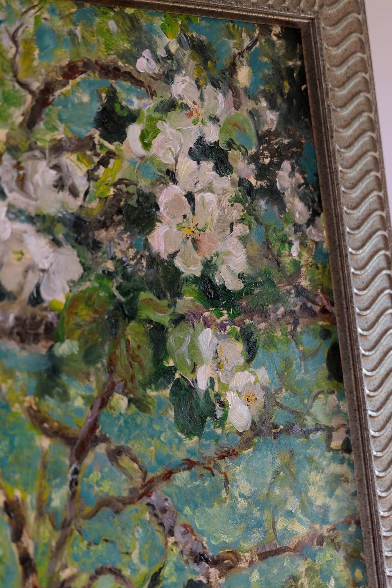 Этюд с цветущими ветвями яблони