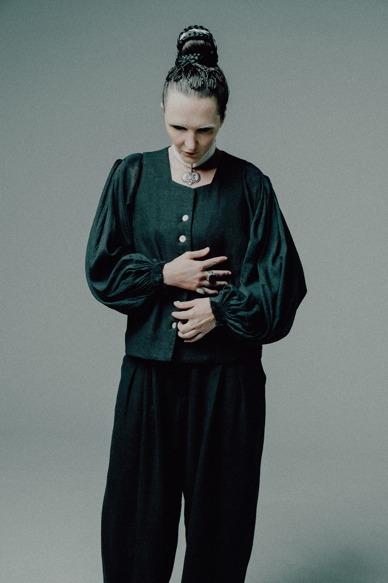 Жакет угольный с объемными рукавами