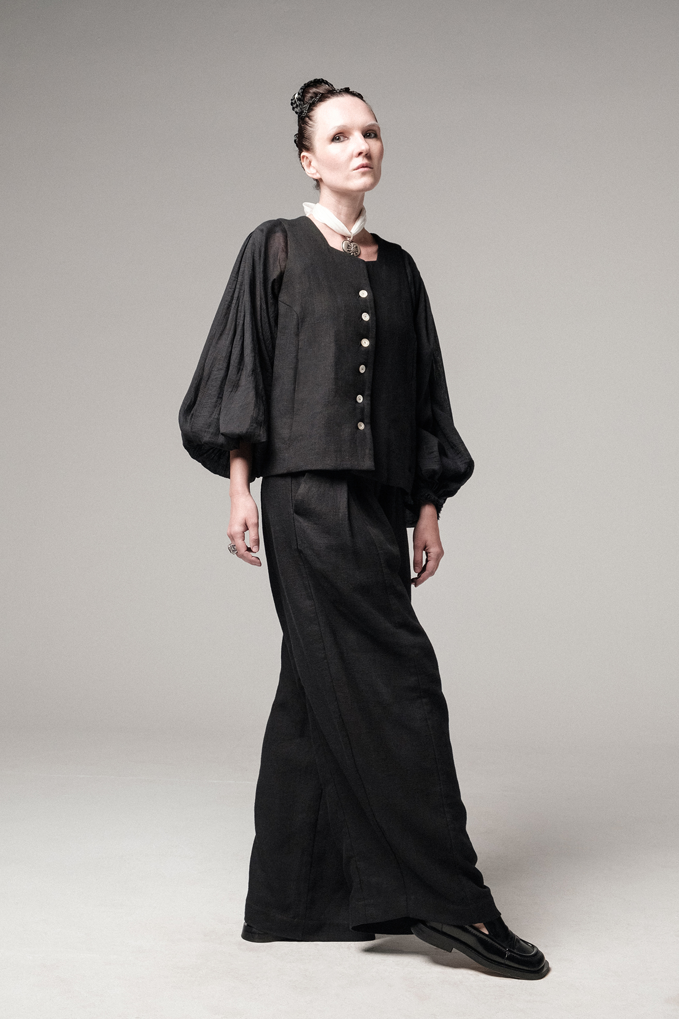 Жакет угольный с объемными рукавами