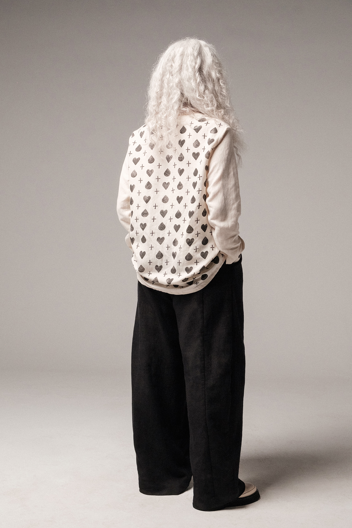 Рубашка льняная с набойкой на спине и манжетах