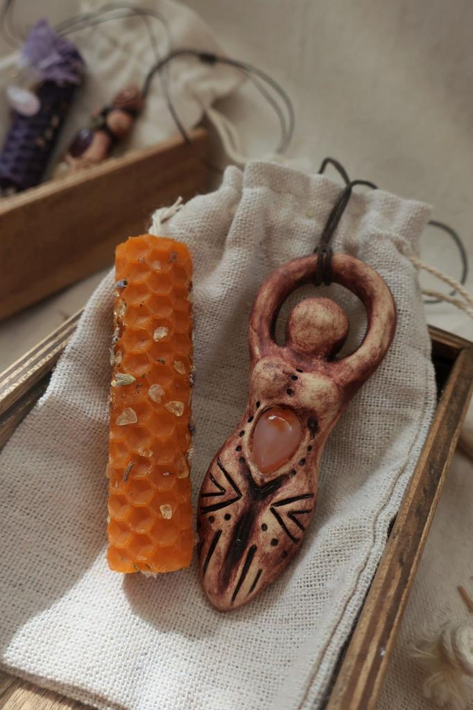 Керамическая Берегиня "Сердолик"