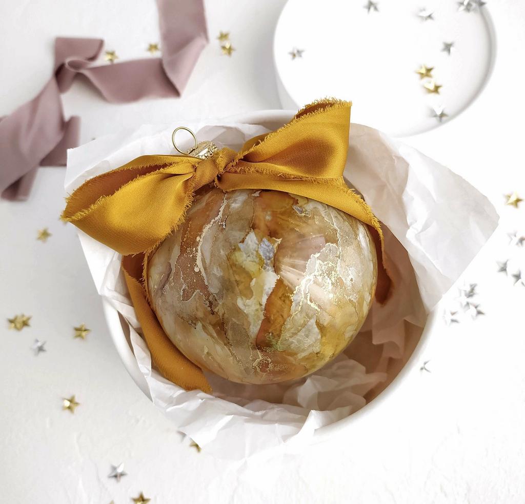 НОВОГОДНЯЯ ИГРУШКА НА ЕЛКУ РУЧНОЙ РАБОТЫ, ШАР "ЯНТАРНЫЙ"