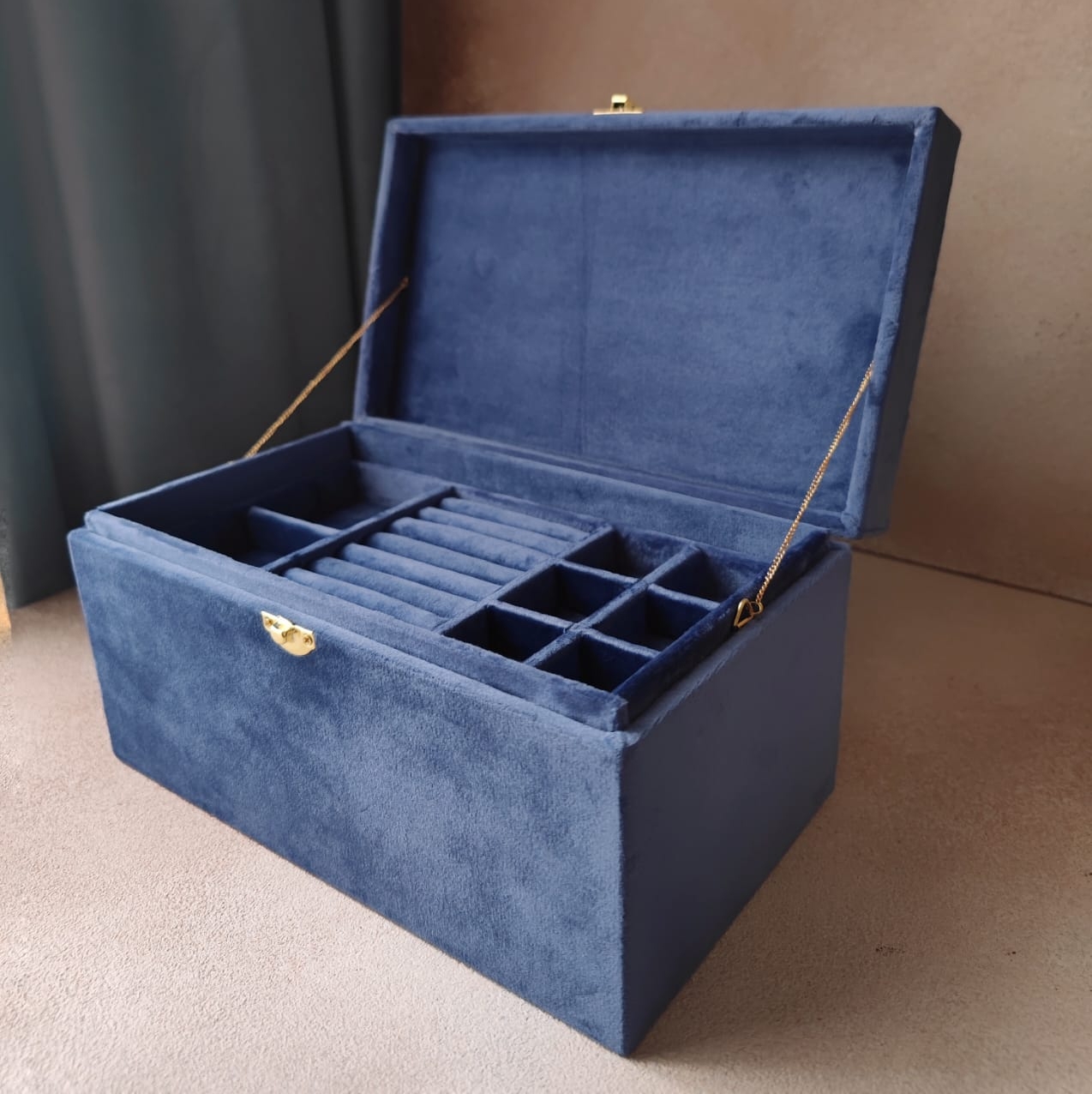 ШКАТУЛКА ДЛЯ УКРАШЕНИЙ ТРЕХЪЯРУСНАЯ (ЛЮБОЙ ЦВЕТ БАРХАТА)