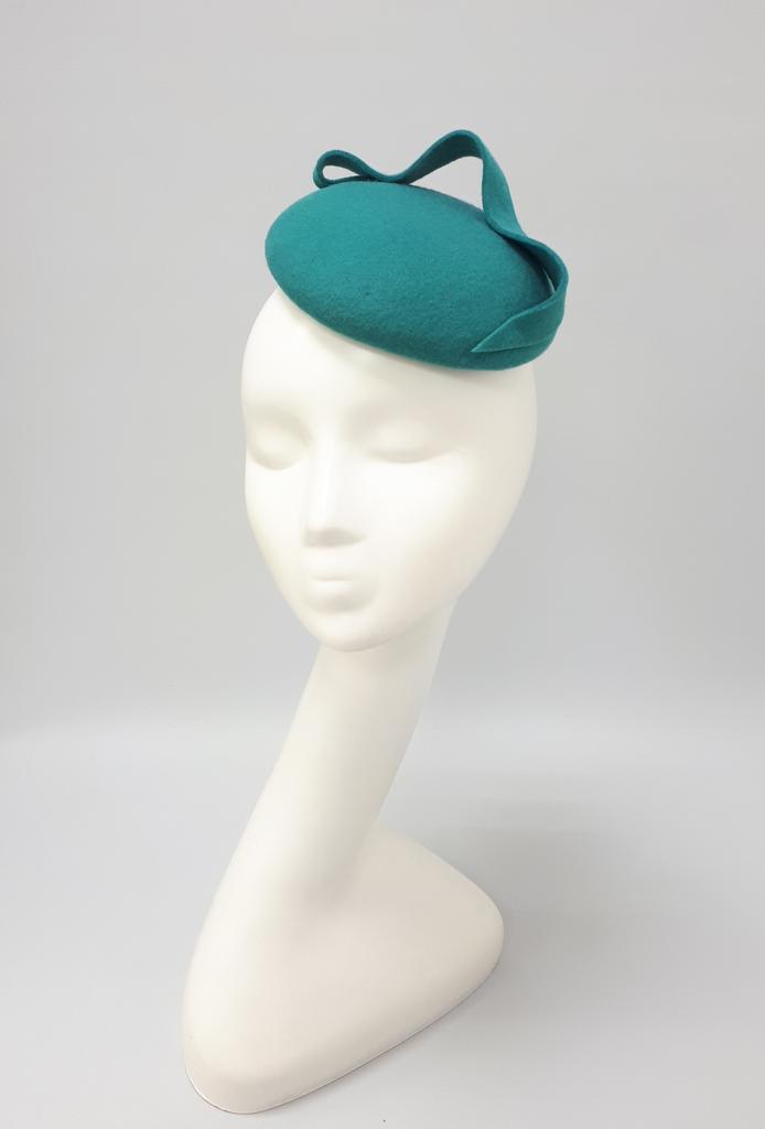 Фетровая шляпка-таблетка "Волна". Цвет бирюзовый