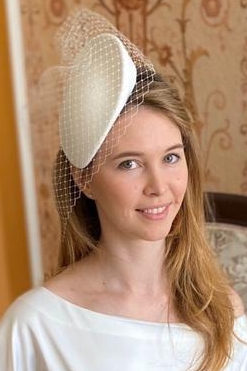 Фетровая мини-шляпка Nataly с вуалью . Цвет молочный
