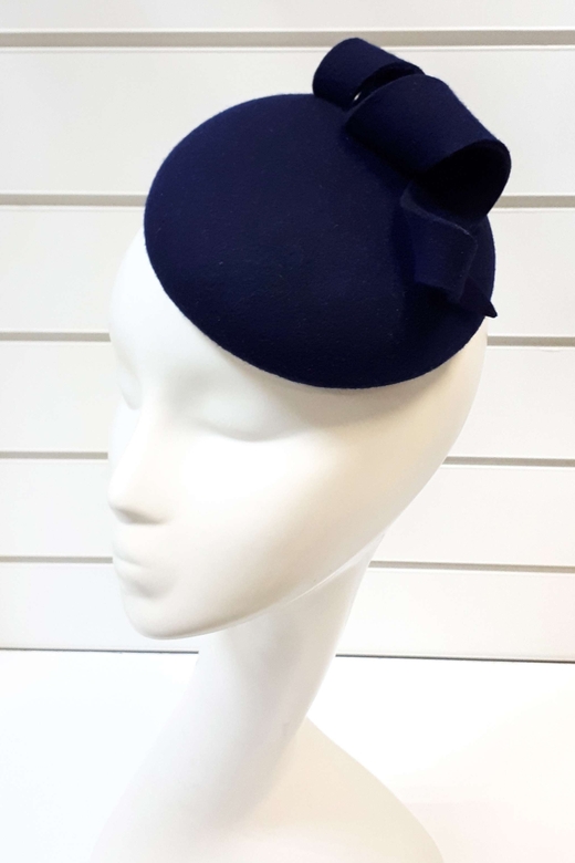 Мини-шляпка "Спираль" . Цвет темно-синий