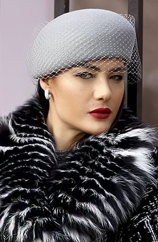 Фетровый берет с вуалью. Цвет светло-серый