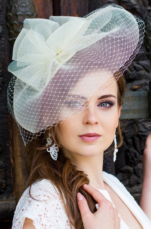 Свадебная шляпка с полями. Цвет айвори