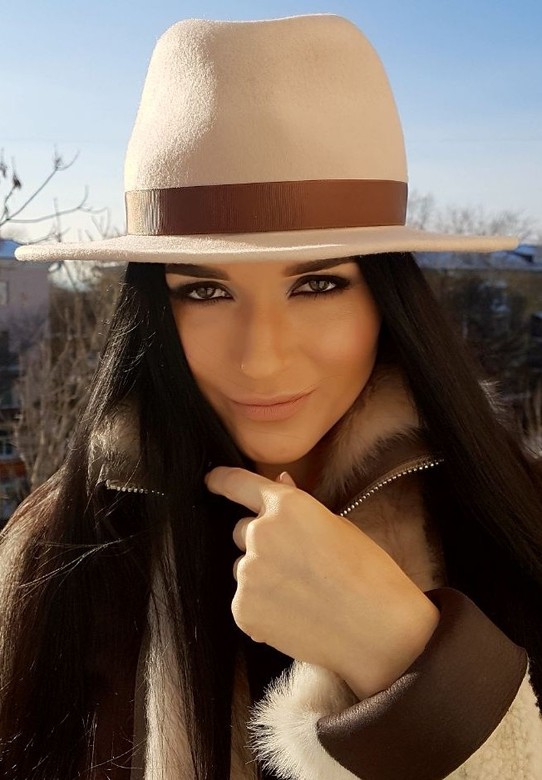 Фетровая шляпа федора с прямыми полями. Цвет бежевый