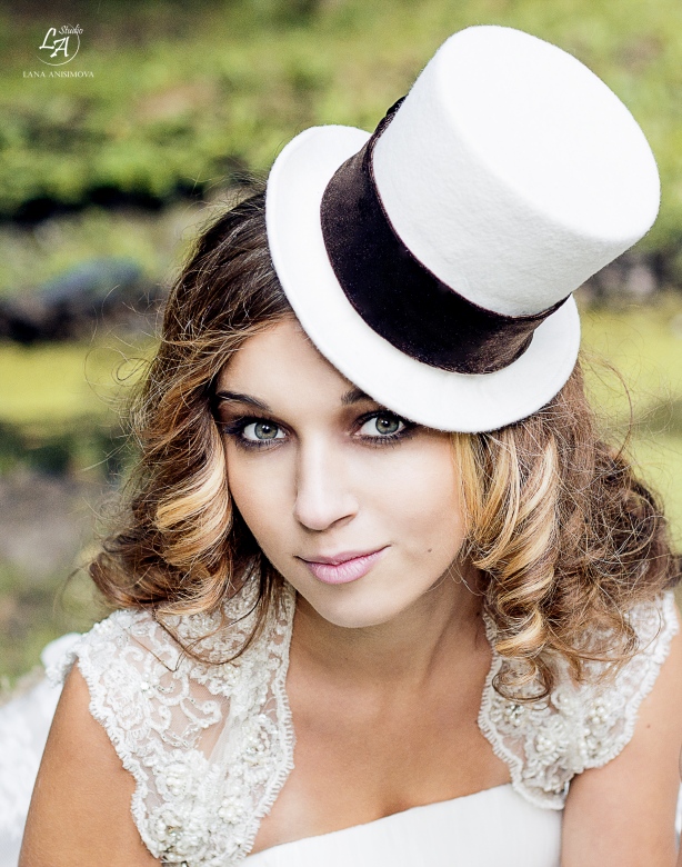 Свадебный цилиндр с бантом сзади