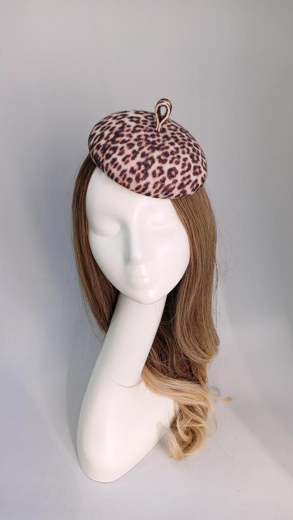 Шляпка-таблетка с пимпочкой