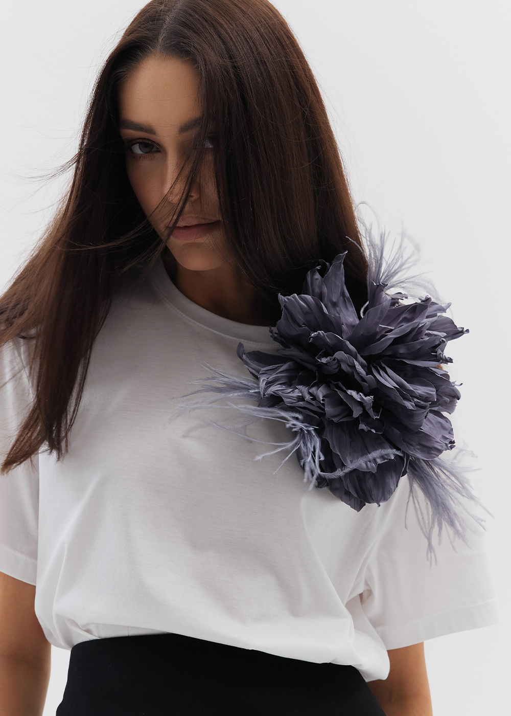 Peony wet asphalt with feathers 20cm