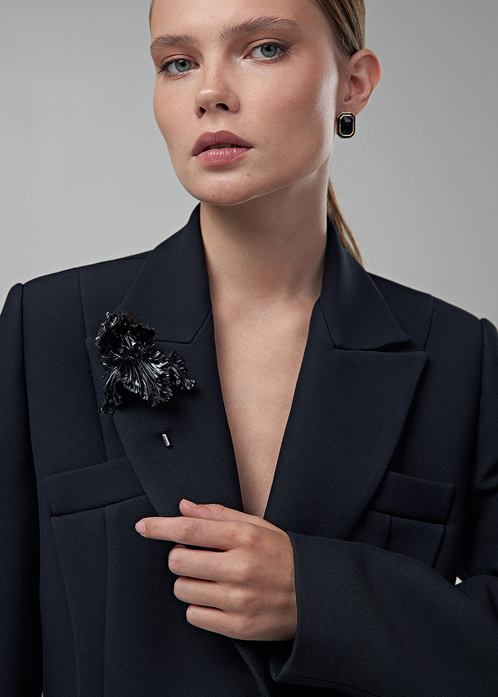 Iris black