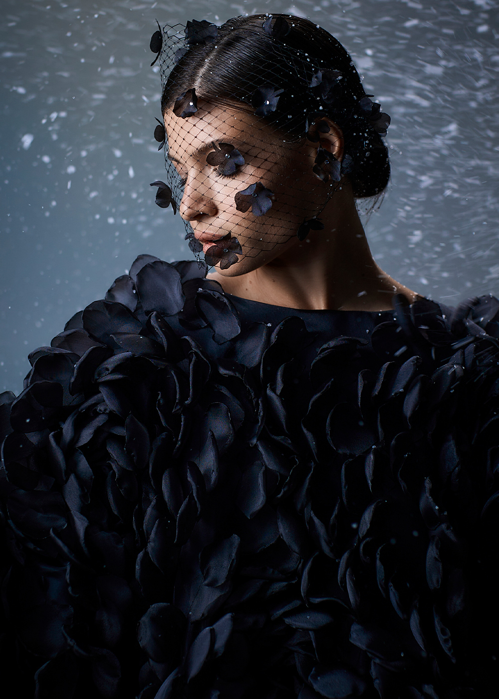 Veil with black flowers