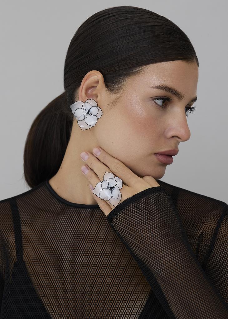 Earrings lotuses of vitral white