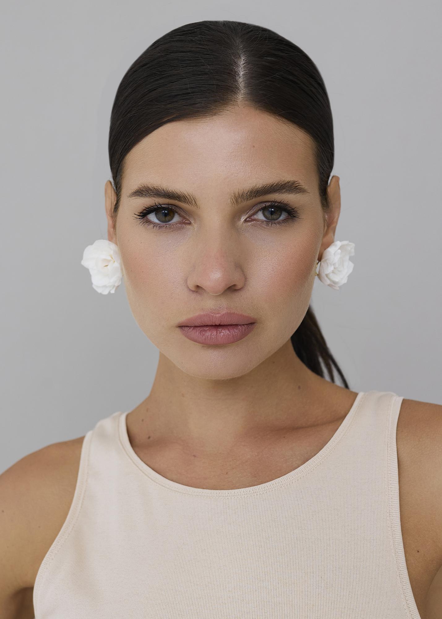 Earrings-mini pair, milky