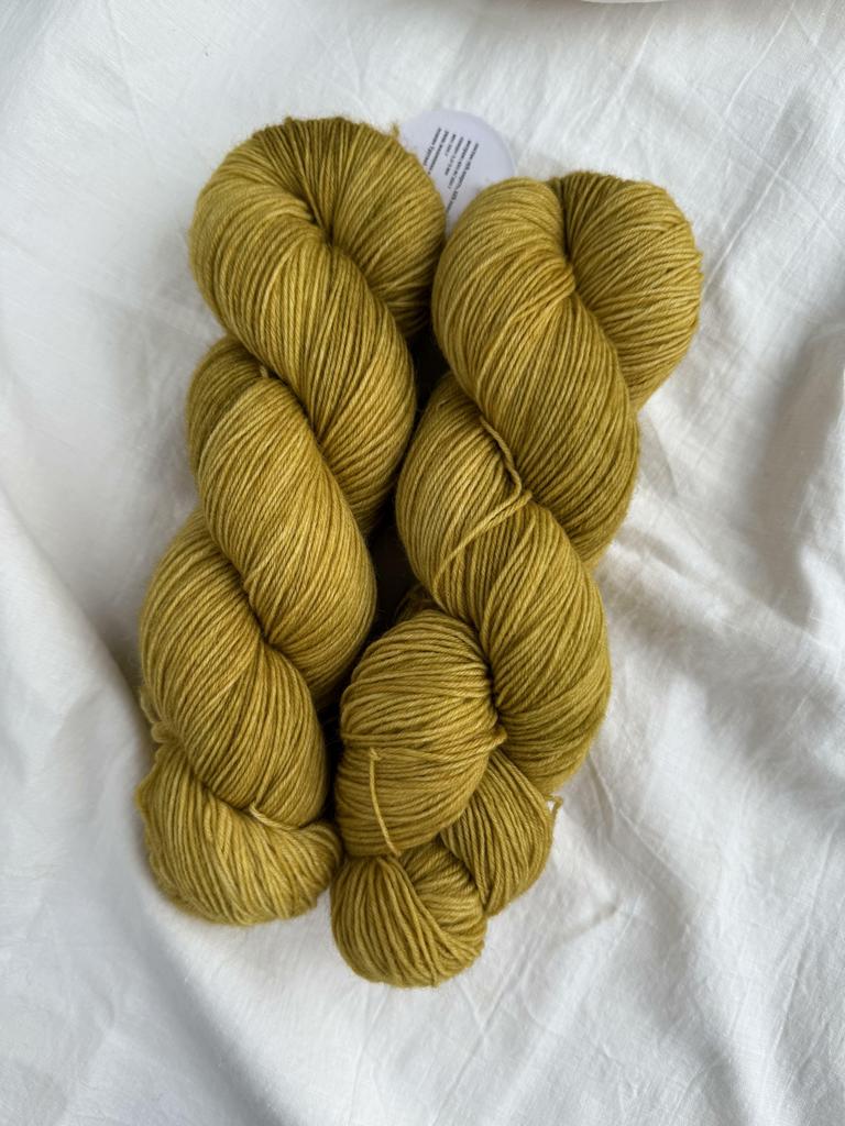 Пряжа ручного окрашивания "Горчица"