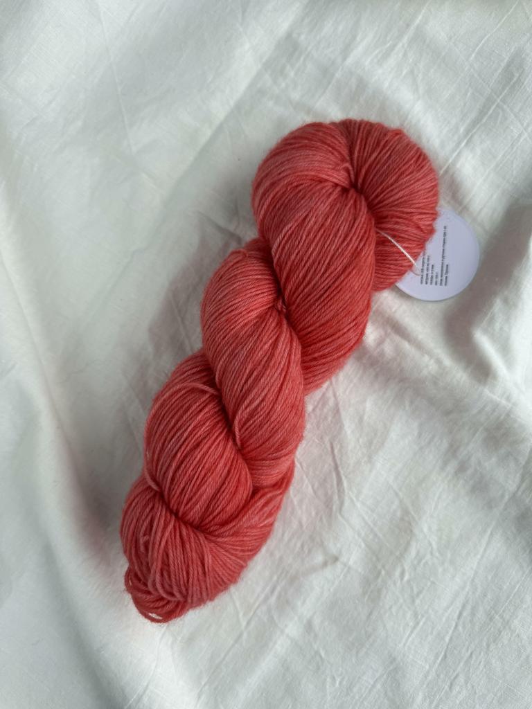 Пряжа ручного окрашивания "Алый"