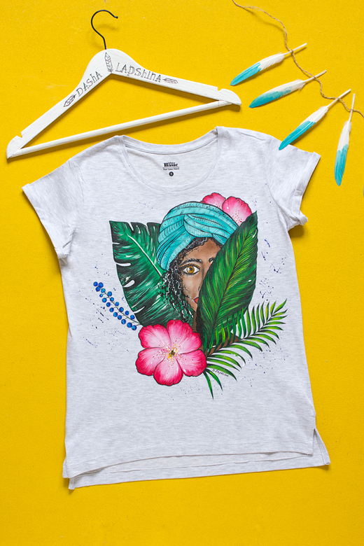 Футболка с росписью Hiding Girl