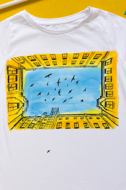 Футболка с росписью - Дворы-колодцы Петербурга