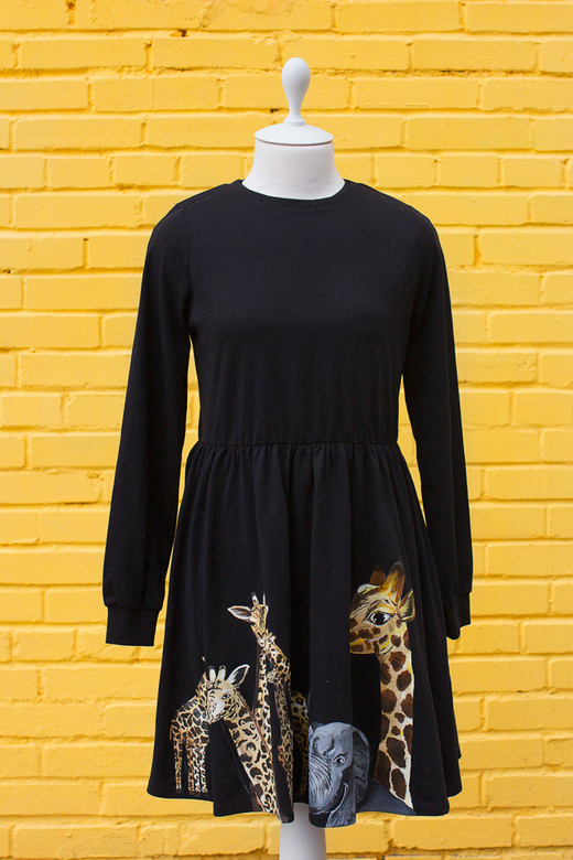 Черное платье с росписью - Сафари с жирафами и слоном