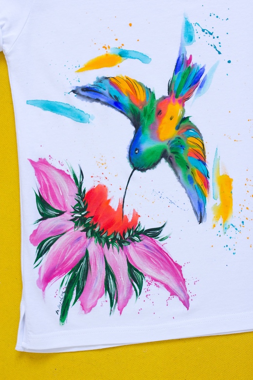 Футболка с росписью Fantastic Colibri #1