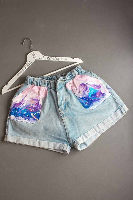 Джинсовые шорты с ручной росписью - Космос. Космические шорты