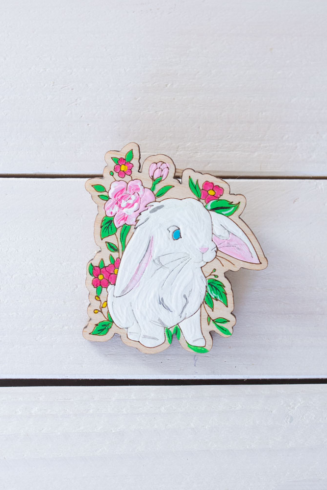 Деревянная брошь - Заяц в цветах