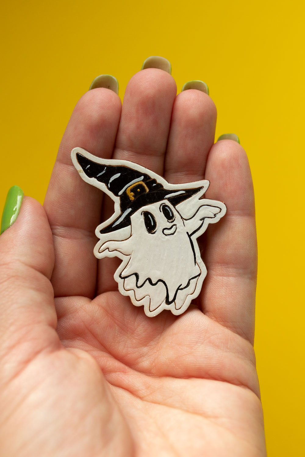 Деревянная брошь - Приведение