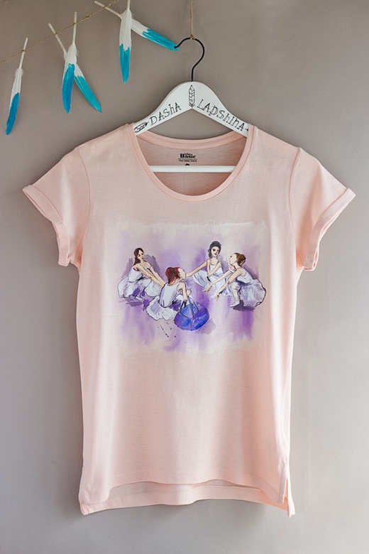 Футболка с росписью At the ballet