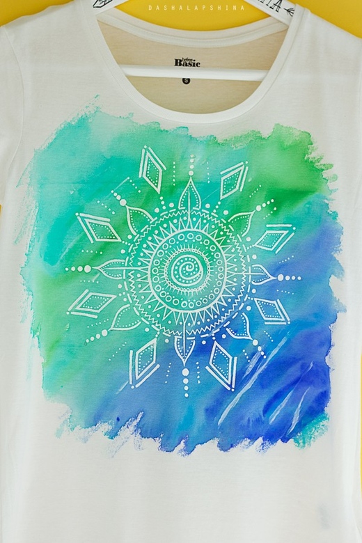 Футболка с росписью Lea World