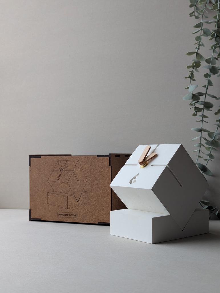 Настольные часы из бетона с подставкой COOB в дизайнерской коробке