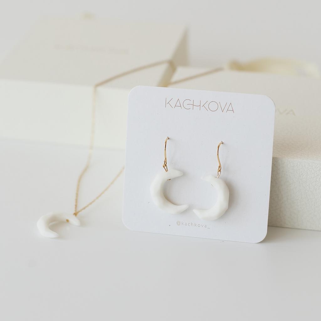 Серьги "Лунная"белые граненые