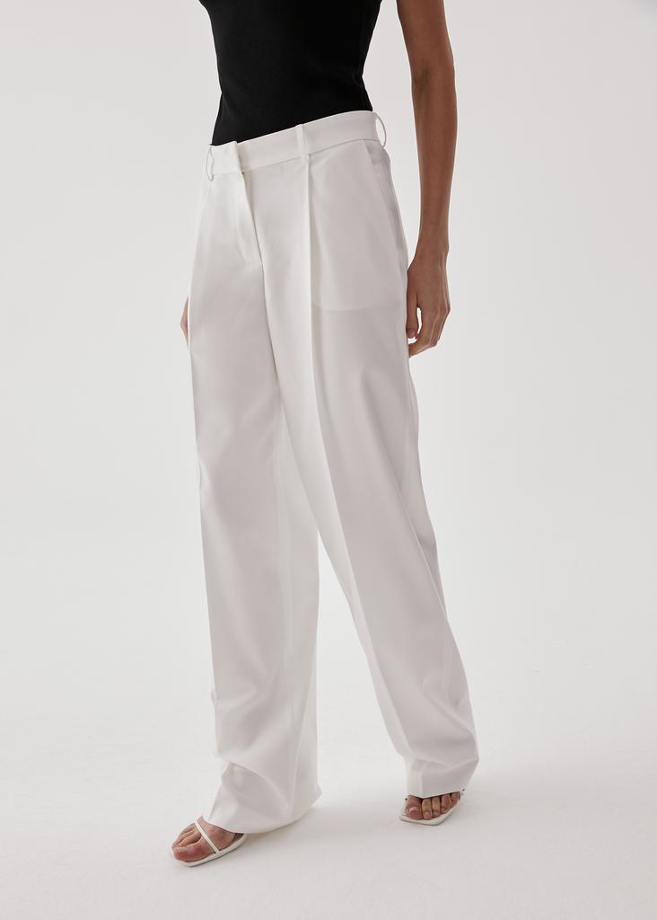 Pleated low waist trousers
