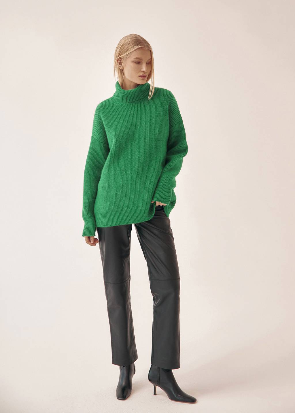 Oversized extremely soft 100% cashmere sweater
