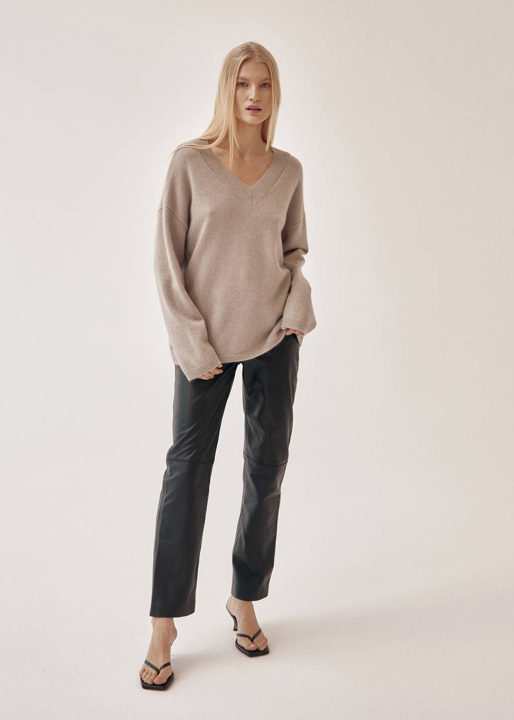 Extremely soft cashmere V-neck oversized  jumper