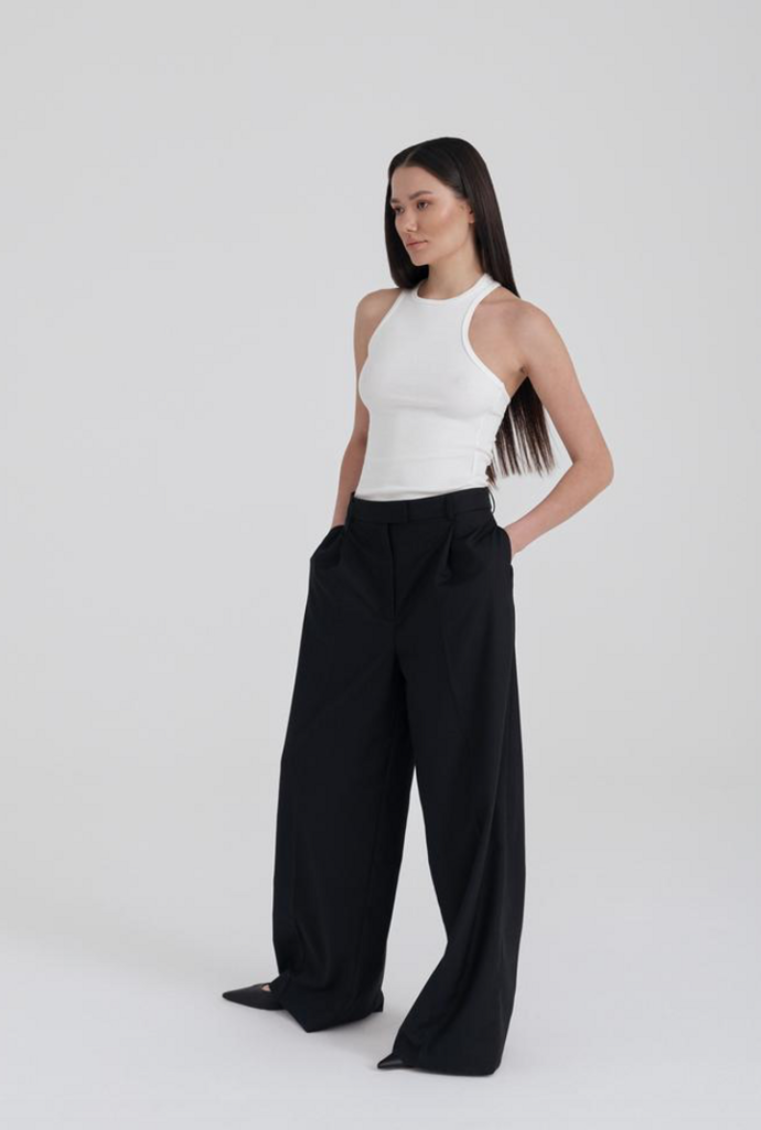 Pleated low waist trousers