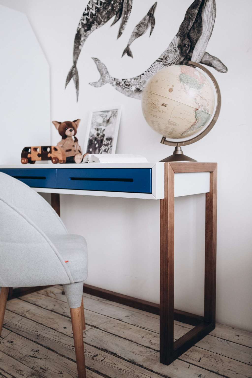 Письменный стол с ящиками «Сканди»